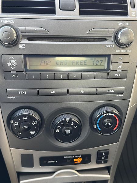 Toyota Corolla 1.6i 16v sedan původ ČR - fotka 18 z 22