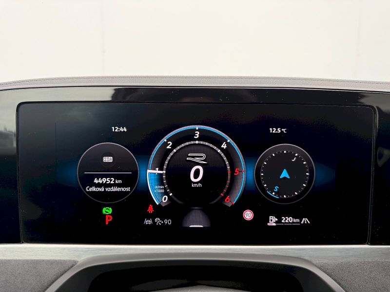Volkswagen Passat (2024) 2.0 TDI 110 kW R-LINE - fotka 15 z 35