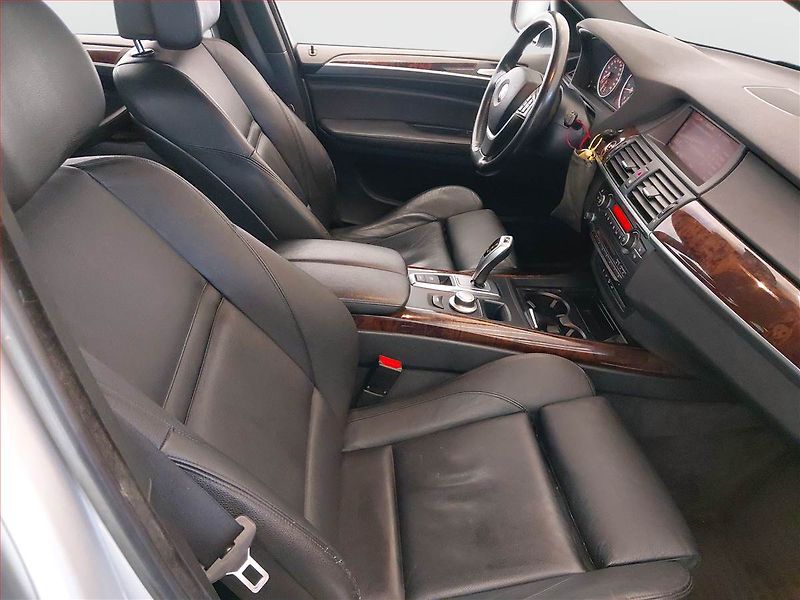 BMW X5 (2010) xDrive30d, 4X4, Automat - fotka 9 z 17