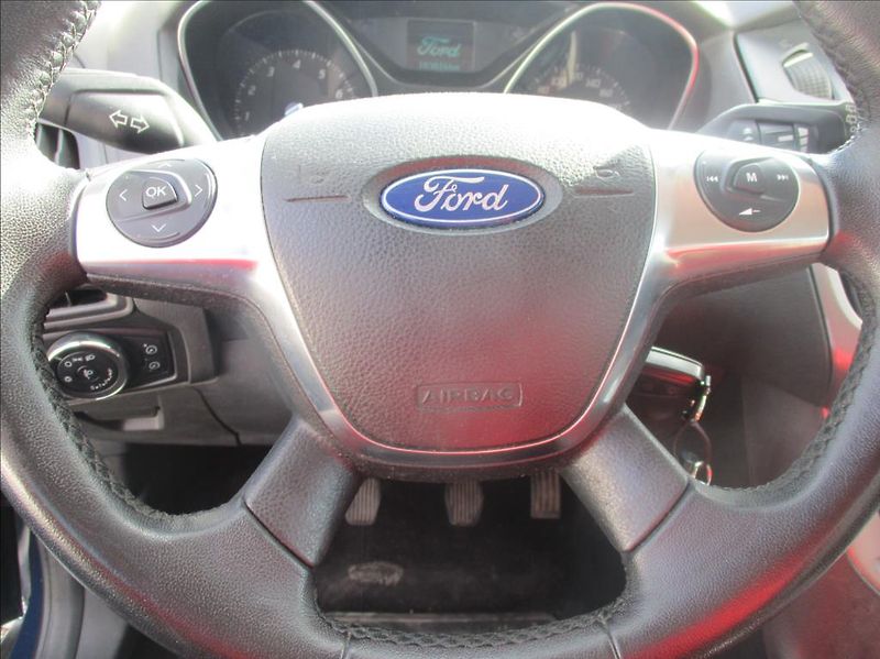 Ford Focus 1,6 i, klimatizace,serviska,CZ - fotka 22 z 36