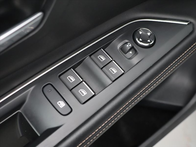 Peugeot 5008 2.0 HDI 130kW GT-line CZ DPH - fotka 16 z 35