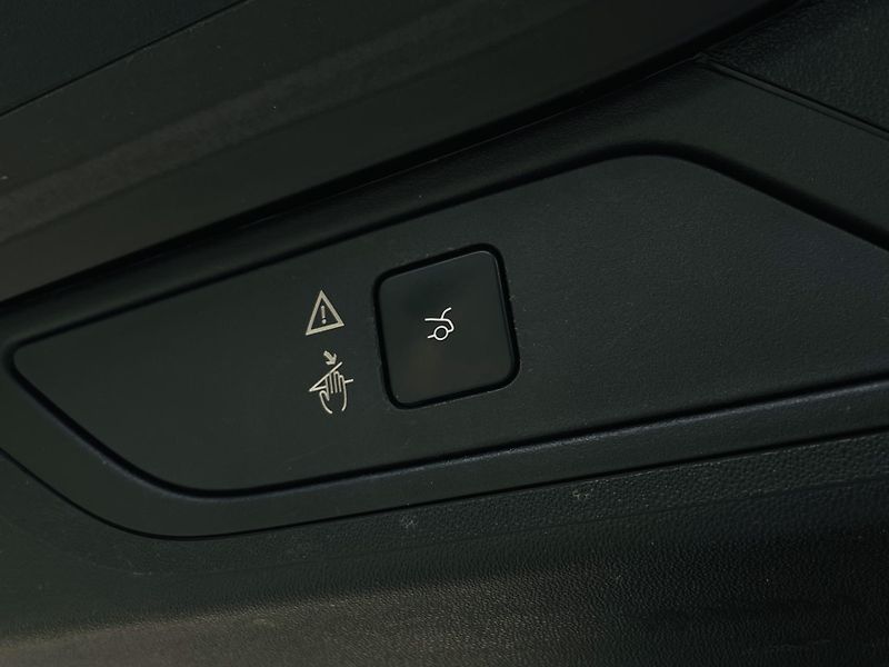 Citroën Grand C4 Picasso 2.0HDi MAN 7MÍST KAMERA TAŽNÉ - fotka 23 z 45