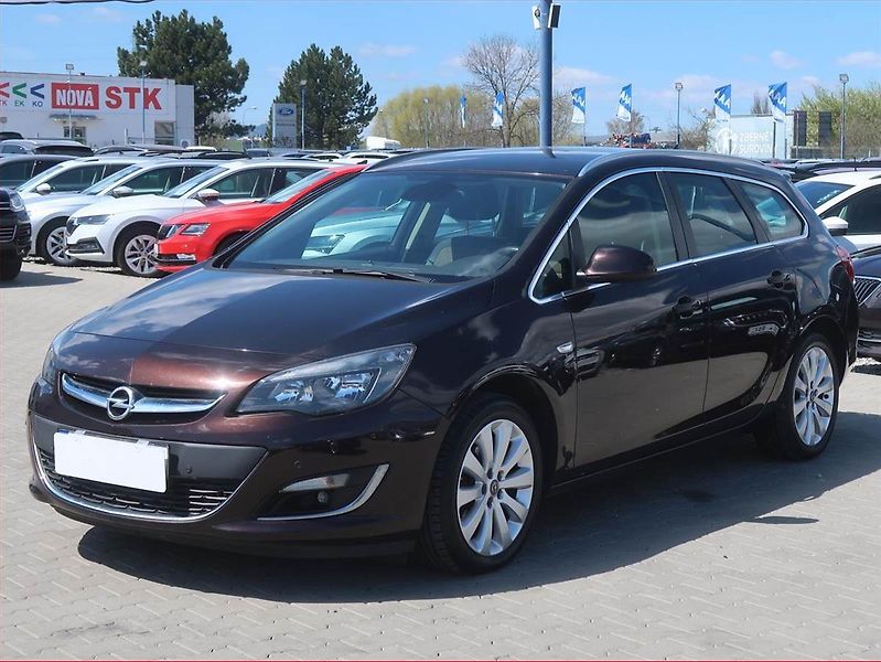 Opel Astra (2014) 1.4 T, Tempomat, Park. senzory - fotka 2 z 15