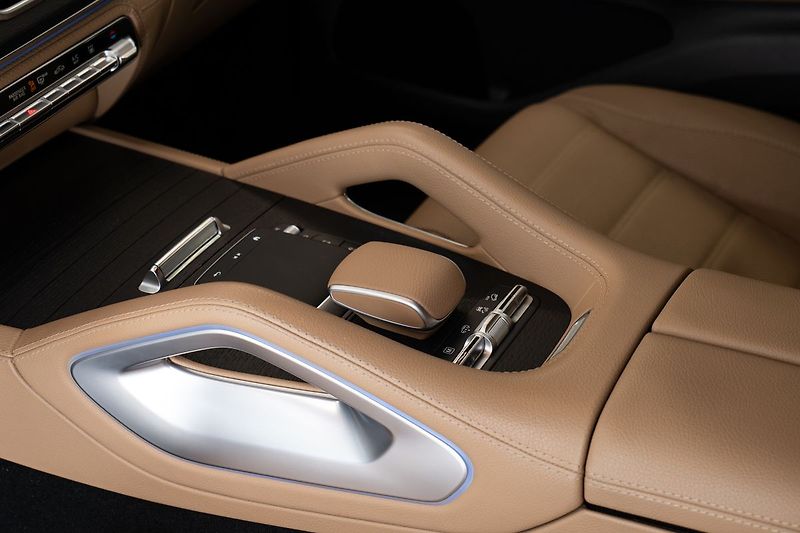 Mercedes-Benz GLS d 4MATIC E-active body control - fotka 14 z 24