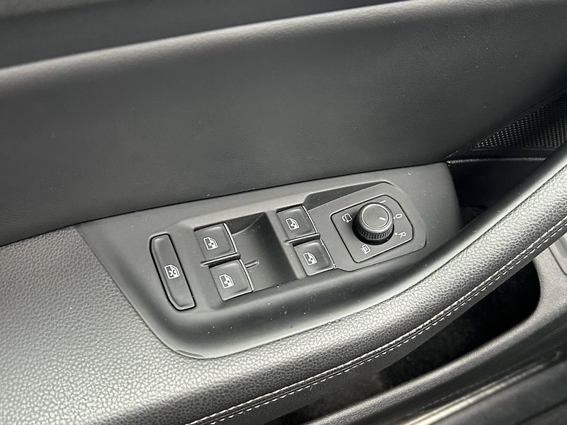 Volkswagen Passat Highline R-line DSG 4MOTION 2, - fotka 24 z 28