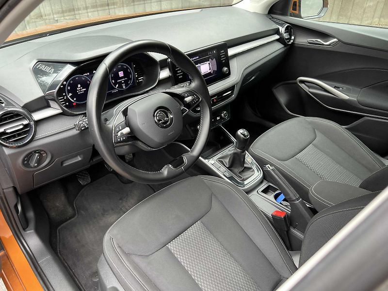 Škoda Fabia 1.0 TSi 81 kW CRYSTAL LIGHTING - fotka 9 z 18