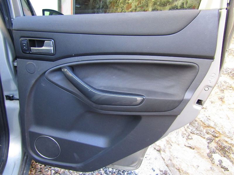 Ford Kuga (2009) 2.0 TDCi 100kW - fotka 23 z 36