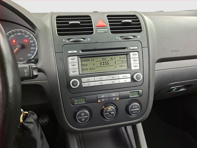 Volkswagen Golf (2006) 1.9 TDI, v provozu - fotka 12 z 14