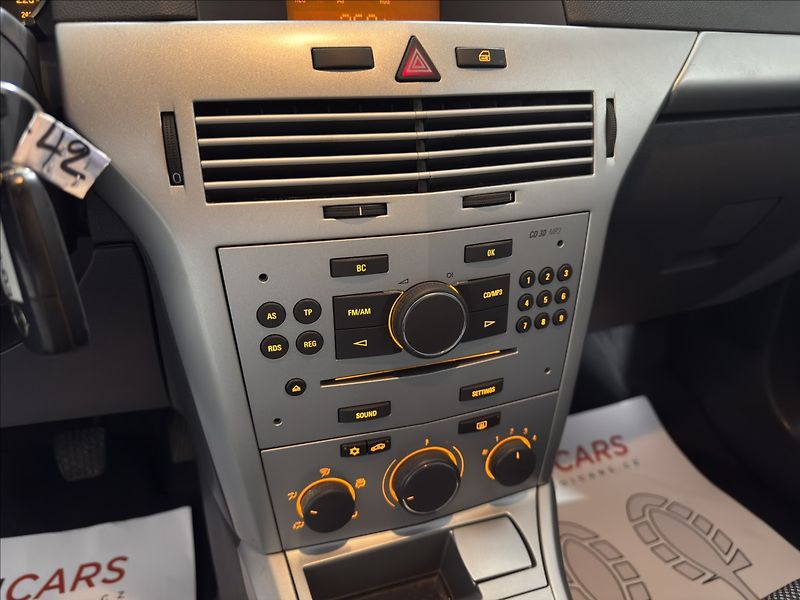 Opel Astra 1,6   i H KLIMATIZACE TEMPOMAT - fotka 14 z 36
