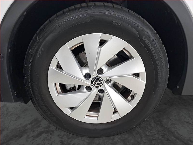 Volkswagen Tiguan (2024) 1.5 eTSI - fotka 15 z 20