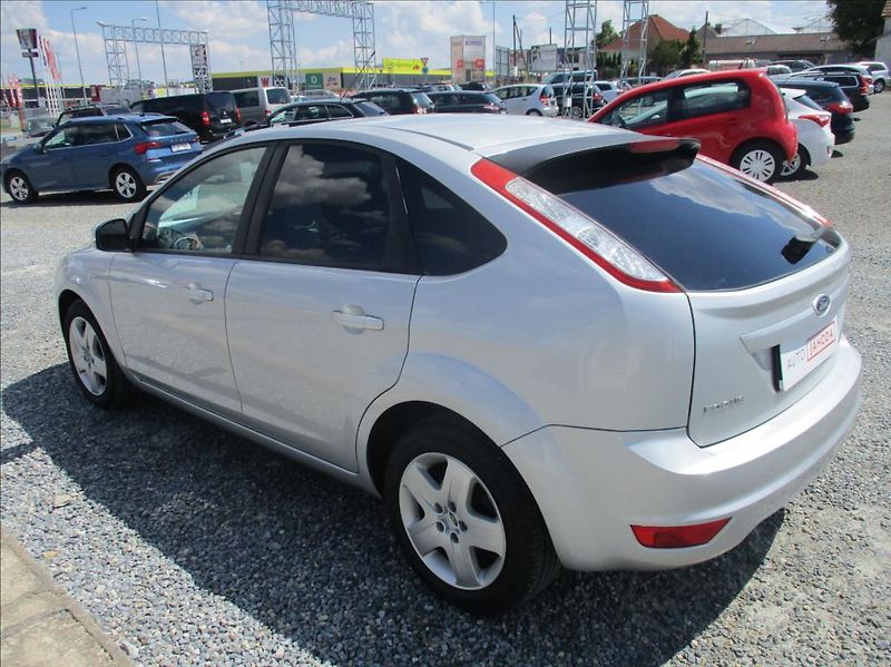 Ford Focus 1,6 i, klima, serv. kniha, - fotka 7 z 33
