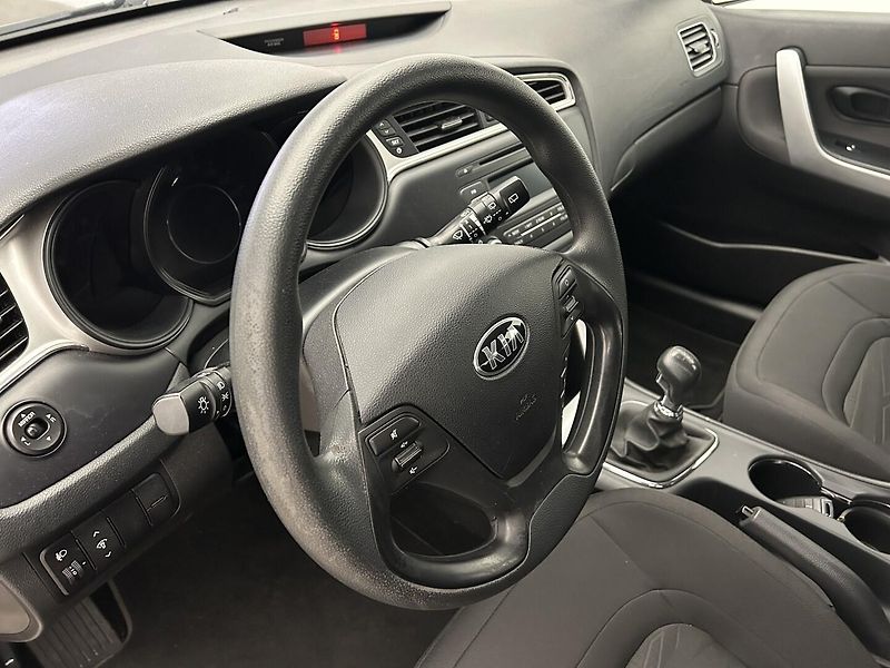 Kia Ceed 1.4 CVVT Comfort Plus - fotka 7 z 22