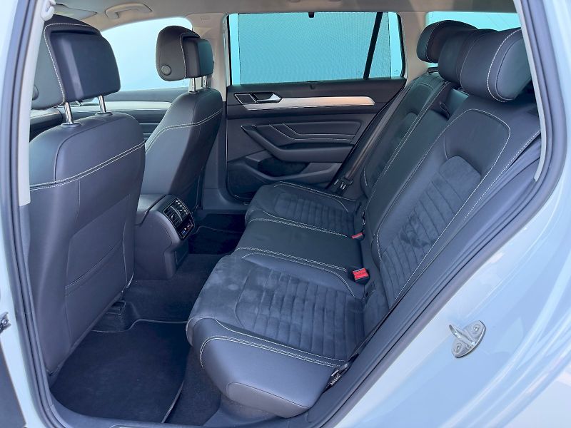 Volkswagen Passat (2021) 2.0 TDI 110kW R-LINE - fotka 25 z 35