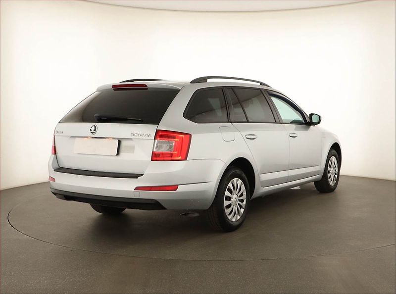 Škoda Octavia (2014) 1.6 TDI, Tempomat - fotka 5 z 13