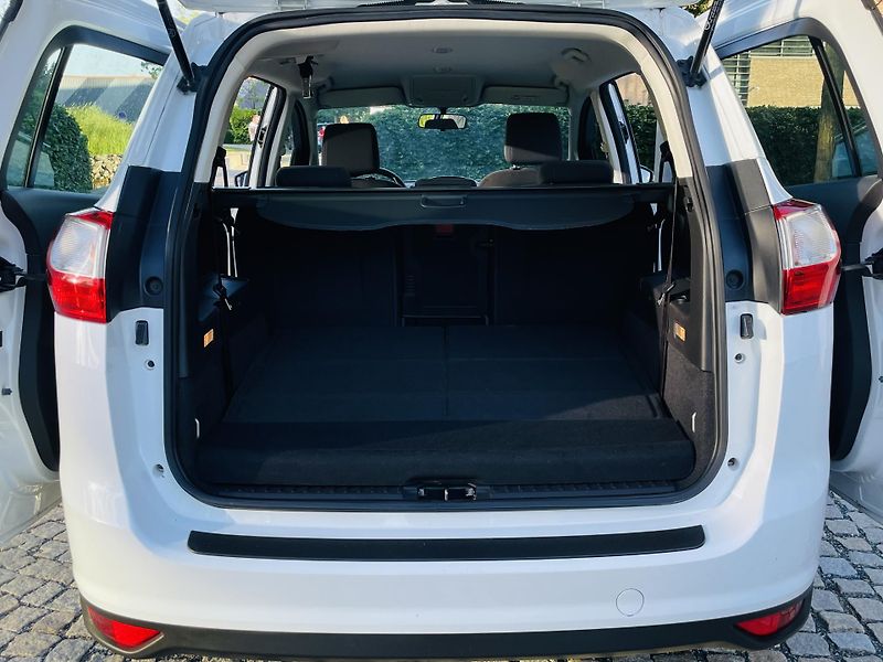 Ford Grand C-MAX 2.0TDCi MANUÁL 7MÍST SERVISKA - fotka 22 z 46
