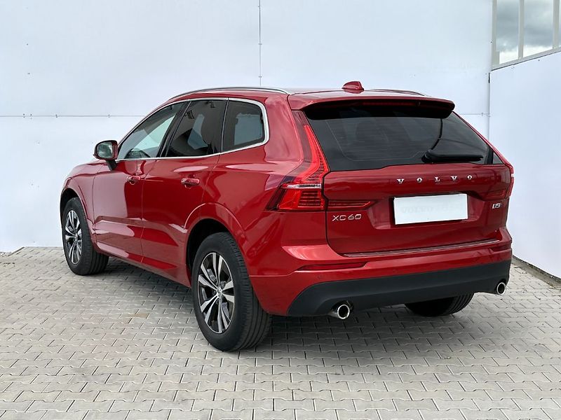 Volvo XC60 Momentum Pro B4 184kW - fotka 8 z 25