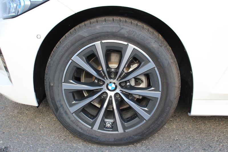 BMW Řada 3 320i sedan - fotka 14 z 14