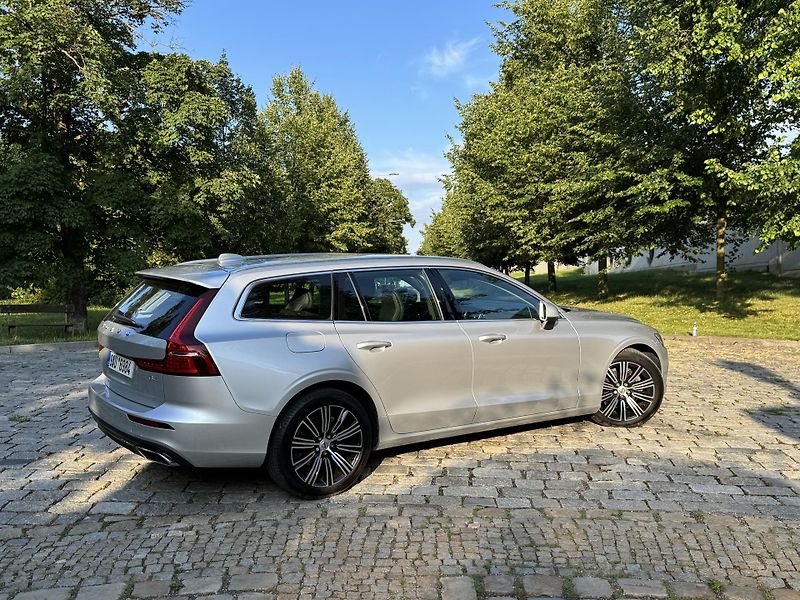 Volvo V60 (2022) B4 Mild Hybrid Inscription - fotka 6 z 20