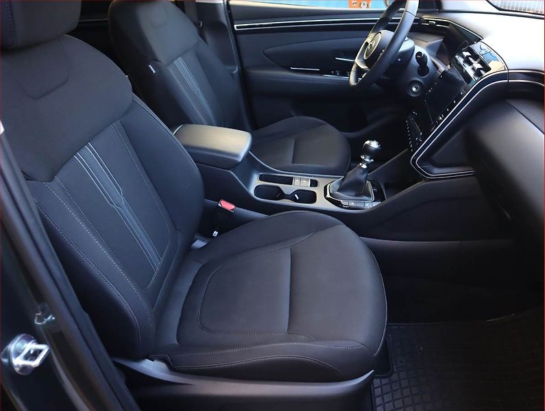 Hyundai Tucson (2022) Family 1.6 T-GDI - fotka 9 z 21