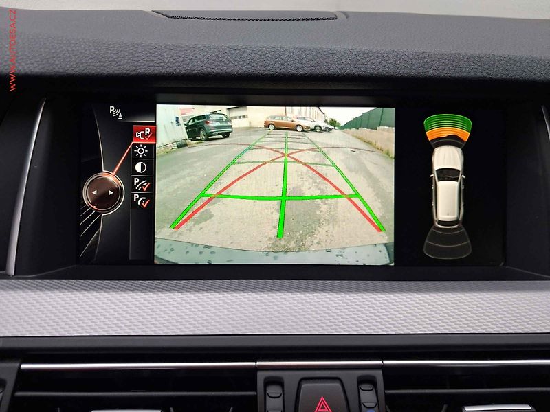 BMW Řada 5 (2015) 3.0 D M550d xDrive, AT, kůže - fotka 20 z 22