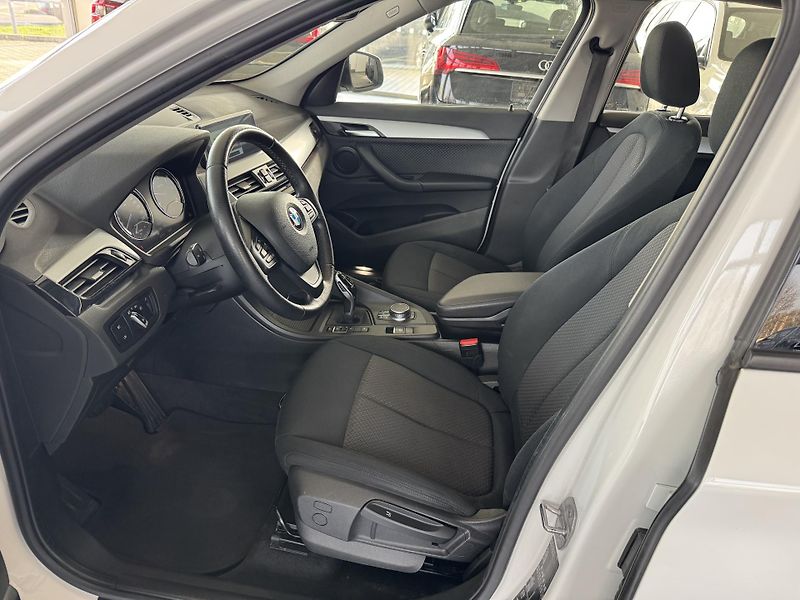 BMW X1 (2019) xDrive 18d AUT. LED NAVI TAŽNÉ - fotka 13 z 28