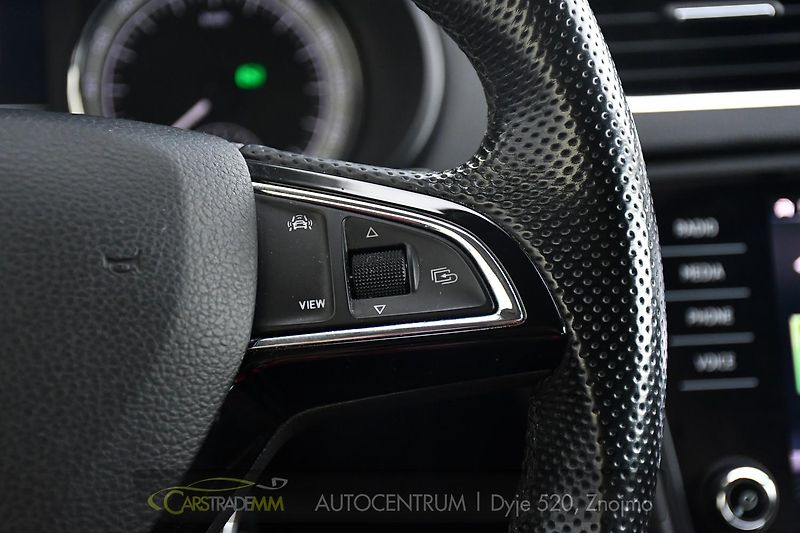 Škoda Octavia 1,6 TDI DSG STYLE & DYNAMIC - fotka 29 z 53