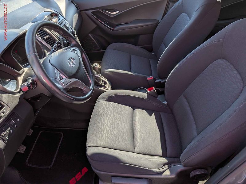 Hyundai ix20 (2011) 1.4 CVVT, 1.maj - fotka 9 z 15
