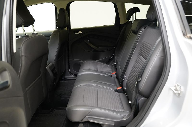 Ford Kuga - fotka 23 z 24