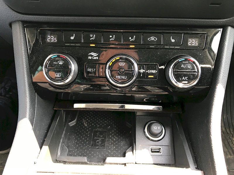 Škoda Superb (2020) COM SCOUT 4X4TD 140/2.0 7DG - fotka 18 z 29