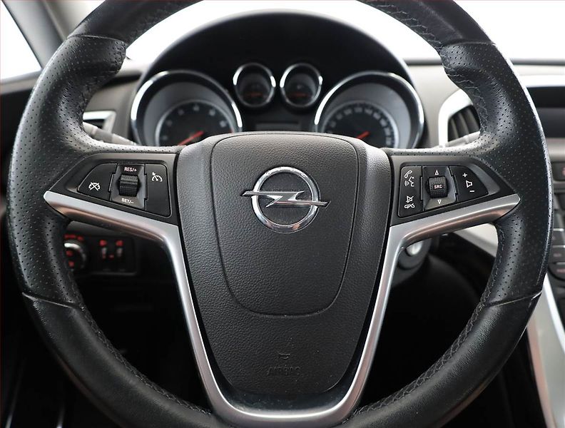 Opel Astra (2011) 1.4 T, Serv.kniha, Tempomat - fotka 8 z 13