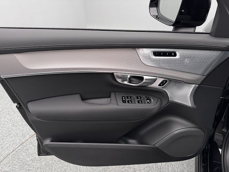 Volvo XC90 (2026) B5 AWD AUT BLACK EDITION ULTRA - fotka 7 z 27