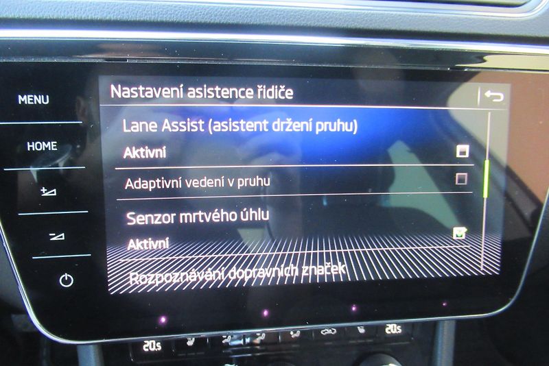 Škoda Superb 2.0 TDI DSG L&K TAŽNÉ - fotka 17 z 41