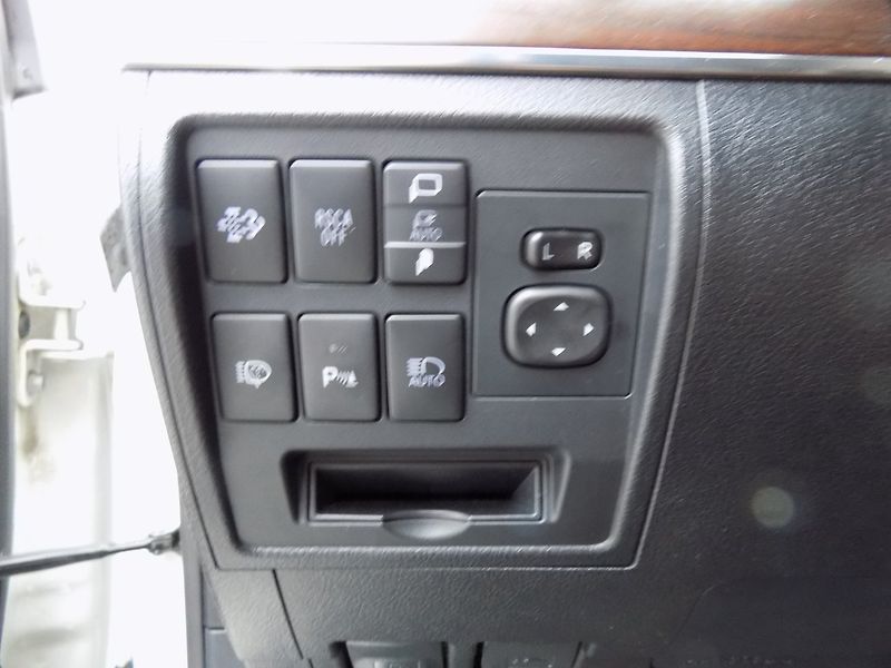 Toyota Land Cruiser (2020) 200/4.5/V8/Executive Lounge/ - fotka 22 z 45