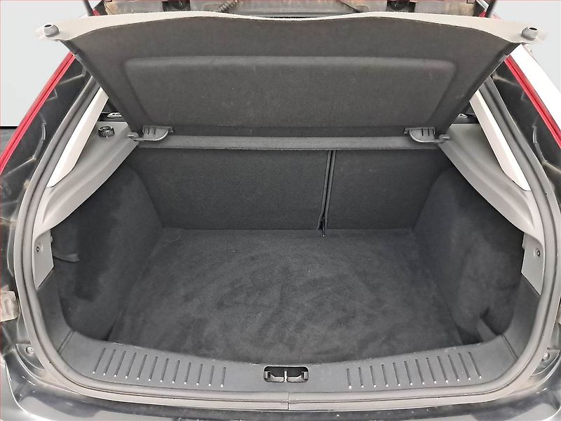 Ford Focus (2010) 1.8 16V, po STK, Tažné - fotka 13 z 14