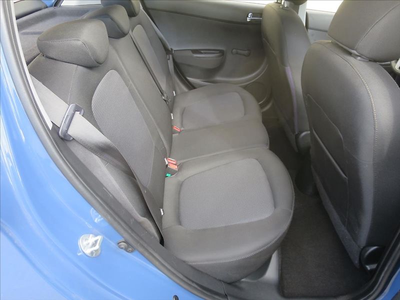 Hyundai i20 1,3  i - fotka 11 z 17