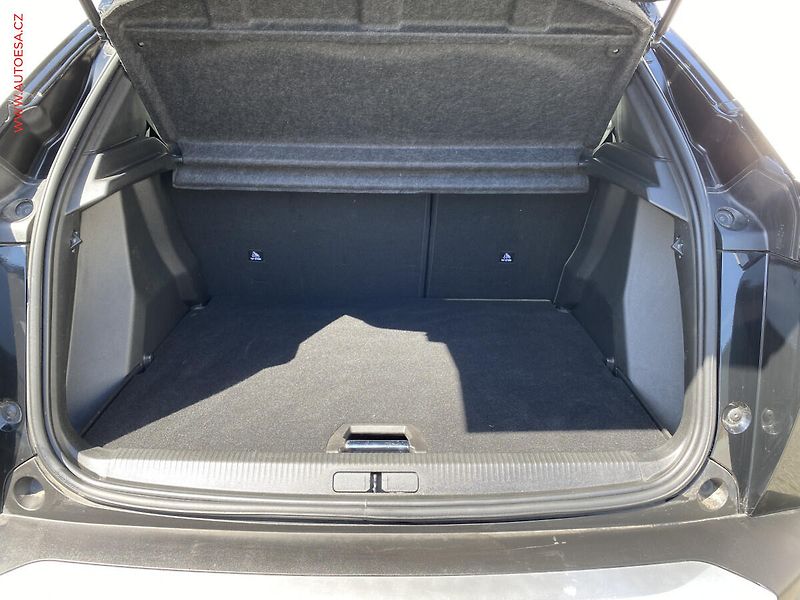 Peugeot 2008 (2021) 1.2PT, Allure - fotka 7 z 19