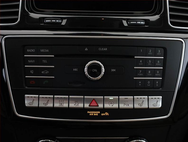 Mercedes-Benz GLS (2017) 500 4MATIC - fotka 13 z 21