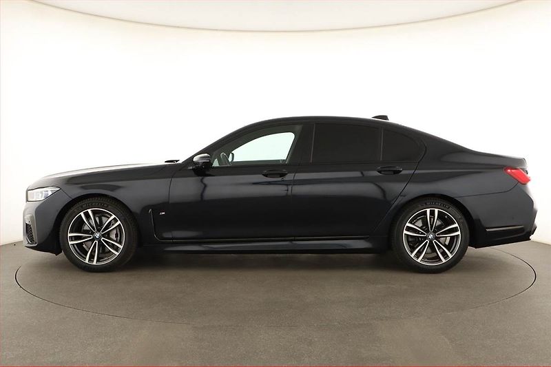 BMW Řada 7 (2022) 730d xDrive - fotka 3 z 20
