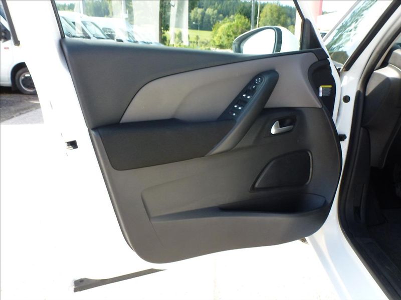 Citroën Grand C4 SpaceTourer 1,2 Pure Tech 130 7míst - fotka 15 z 45