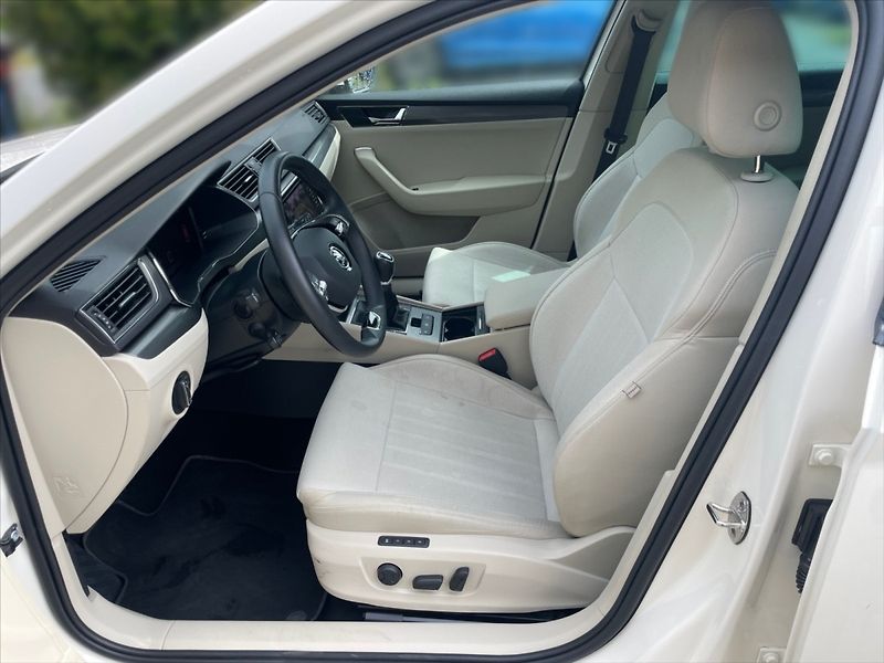 Škoda Superb 1,5 TSI 110 Style - fotka 7 z 11