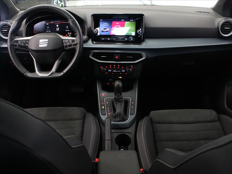 Seat Arona 1,0 TSi DSG Xperience 5L.Zár. - fotka 8 z 23