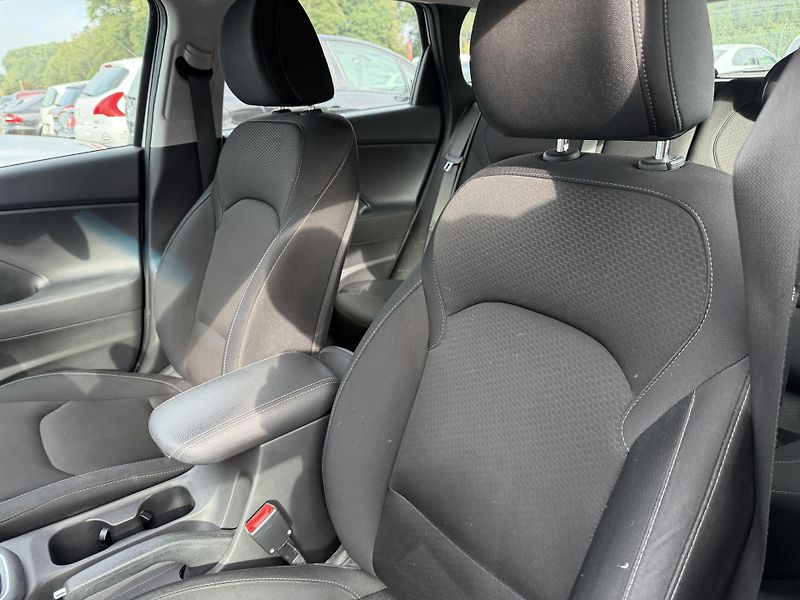 Hyundai i30 1.6 CRDi - fotka 15 z 23