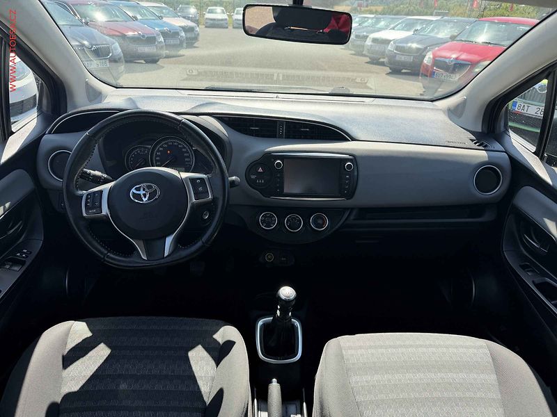 Toyota Yaris (2017) 1.3i, ČR, AC, TZ - fotka 8 z 17