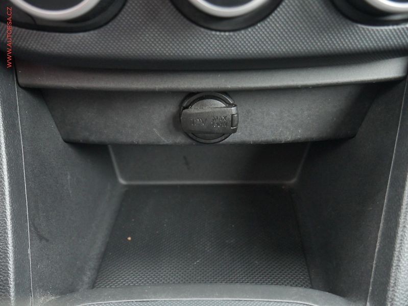 Hyundai i10 (2018) 1.0i, ČR, AC - fotka 13 z 18