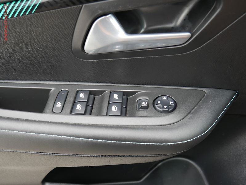 Peugeot 208 (2021) 1.2PT, Allure, LED, navi - fotka 11 z 20