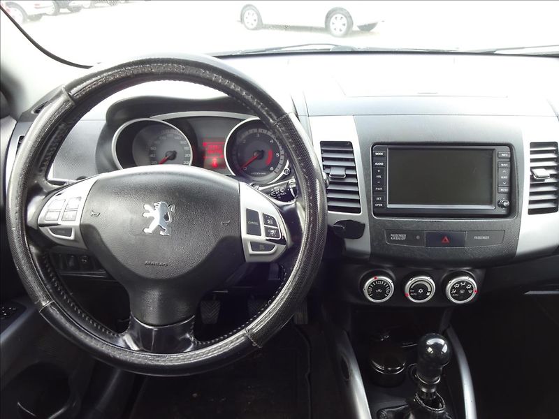 Peugeot 4007 2,2 HDI 115kW 4x4 - fotka 33 z 53