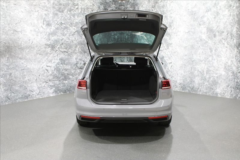 Volkswagen Passat 1,5 TSI DSG Business 1.maj. CZ - fotka 5 z 35