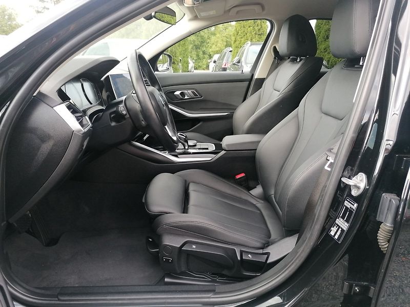 BMW Řada 3 (2020) 2.0 318D A/T Kůže - fotka 9 z 44