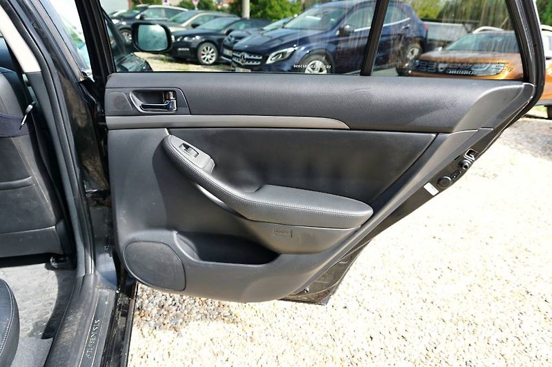Toyota Avensis (2007) 2,4 16V 120 kW - fotka 12 z 29