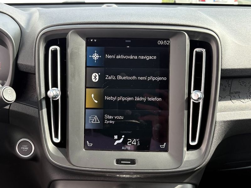Volvo XC40 Momentum core T2 95kW - fotka 22 z 23